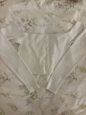 Zara- Vintage White Ribbed Off-Shoulder Button Front Top
